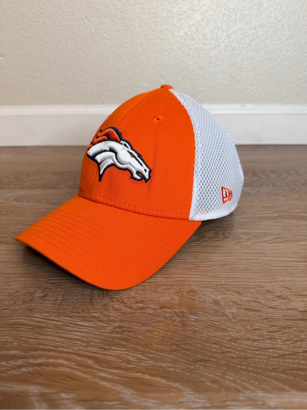 NWOT New Era 39Thirty Orange White Denver Broncos Trucker Hat, Size M-L